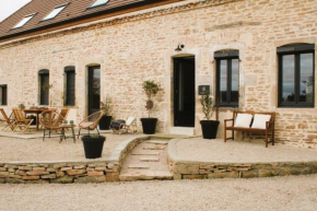 Les Blés Dorés et Les Graines de Lin, 2 gîtes à la Ferme avec moutons et piscine, à côté de Beaune